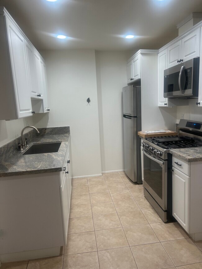 Primary Photo - 6600 Warner Ave