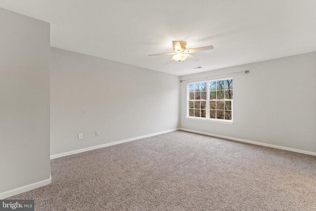 Building Photo - 1099 Longview Ln