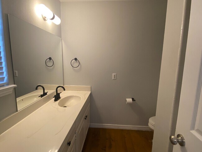 Building Photo - 9324 S 65th E Pl