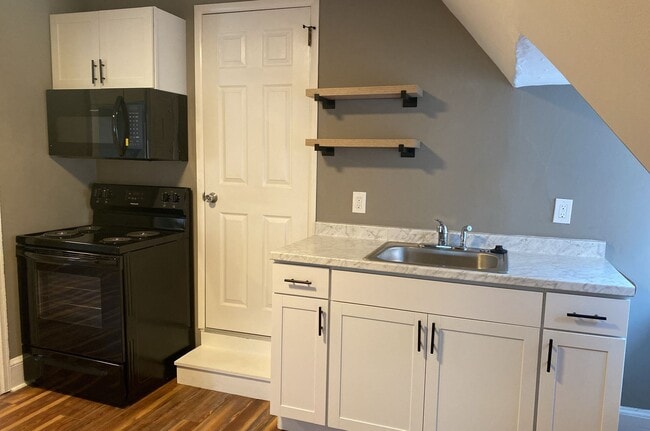 Building Photo - The Phoenixville Lofts-Upgraded Studio/1 b...