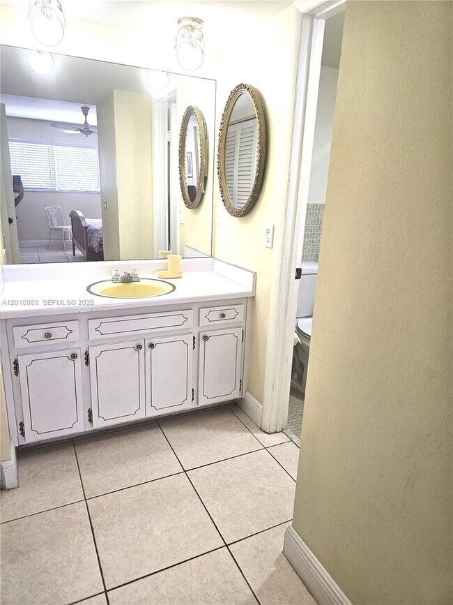 Building Photo - 2097 S Ocean Dr