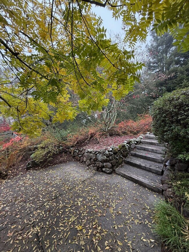 Building Photo - ** Move In Special, $1,000.00 Off First Month's Rent! ** Spacious 4 Bedroom Home for Rent in Desi...