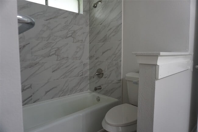 Building Photo - 1913 Normal Park Dr