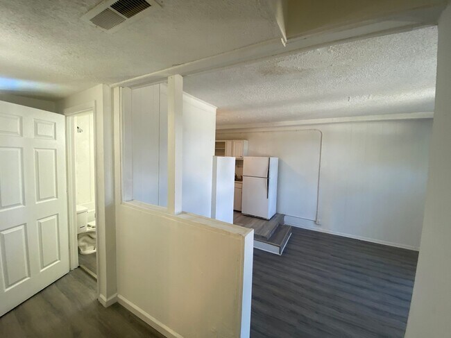 Building Photo - 523 Bob Sikes Blvd