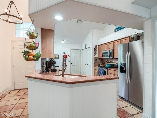 Building Photo - 15004 Cloverdale Dr
