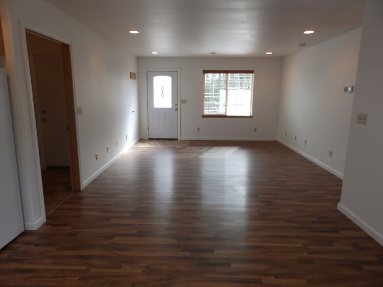 Building Photo - 36246 Irelands Way Cir