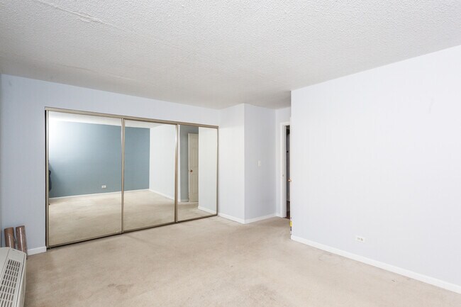 Building Photo - 163 W Division St