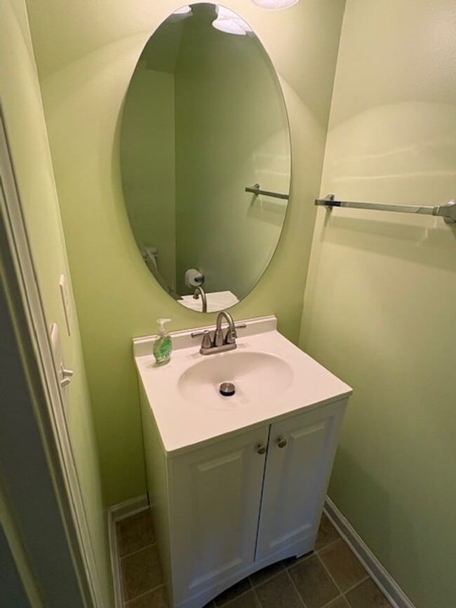 Building Photo - Cozy Living