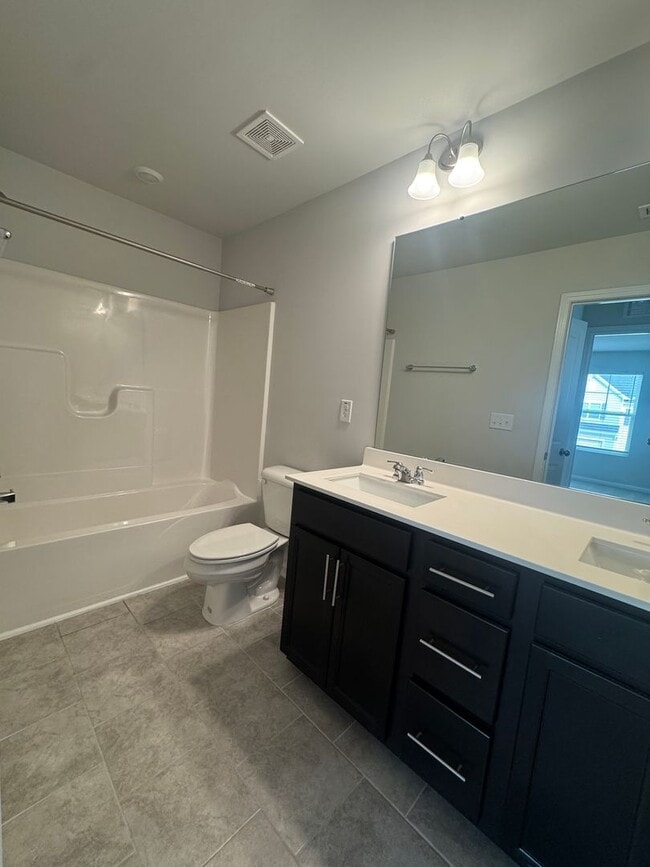 Building Photo - Beautiful & Spacious Home for Rent