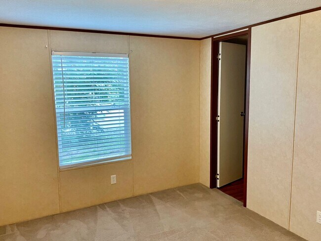 Building Photo - 3 Bedroom 2 Bathroom-Manufactured Home In Shallotte NC