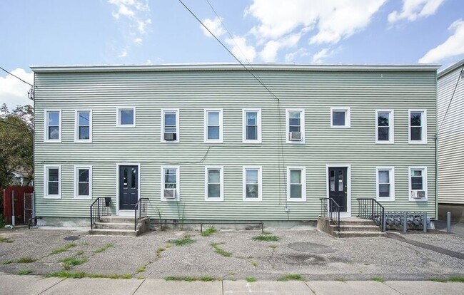 Building Photo - 32 Joy St