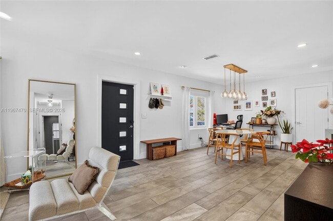 Building Photo - 837 Alberca St