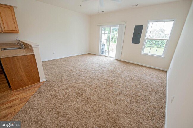 Building Photo - 438 Parkview Ct