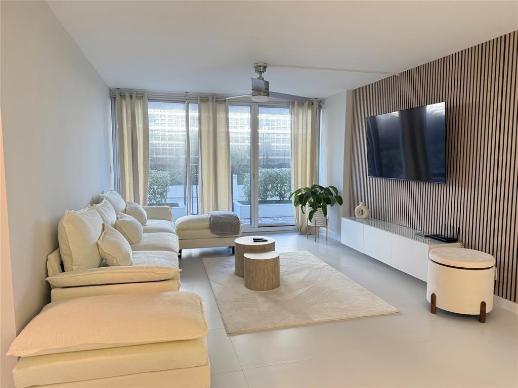 Building Photo - 525 N Ocean Blvd