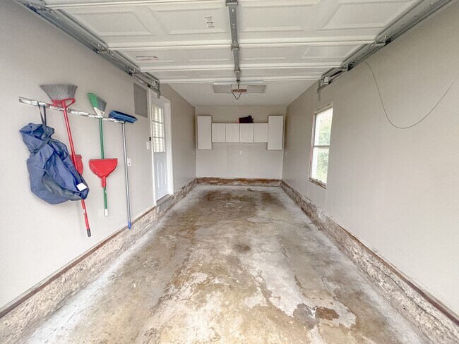 Building Photo - 2 bed 2 bath home with expansive garage and lot's of updates!