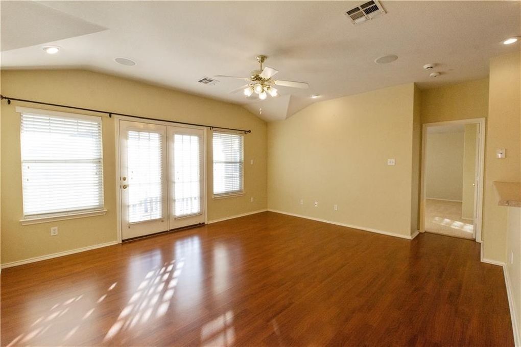 Living Room 3 - 1900 Scofield Ridge Pky