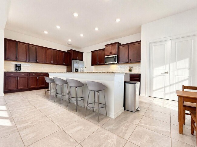Building Photo - Experience modern & expansive living in this corner-lot 5Bedrooms/3.5Bath home at Ocala!