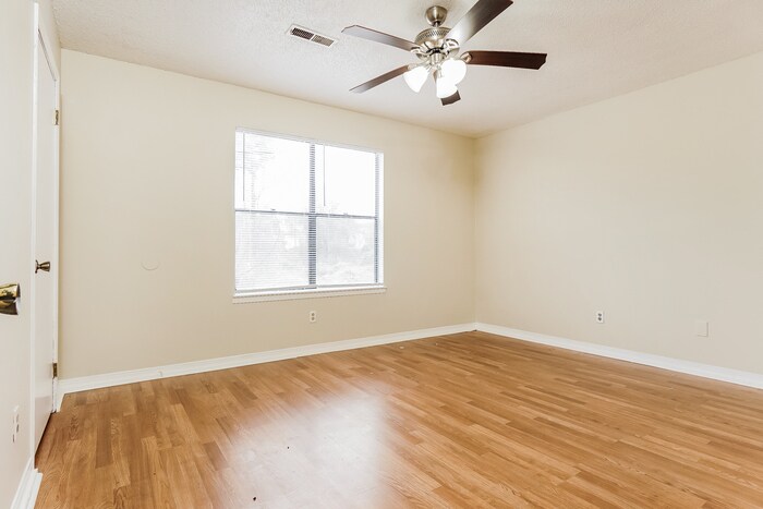 Building Photo - 732 Spring St