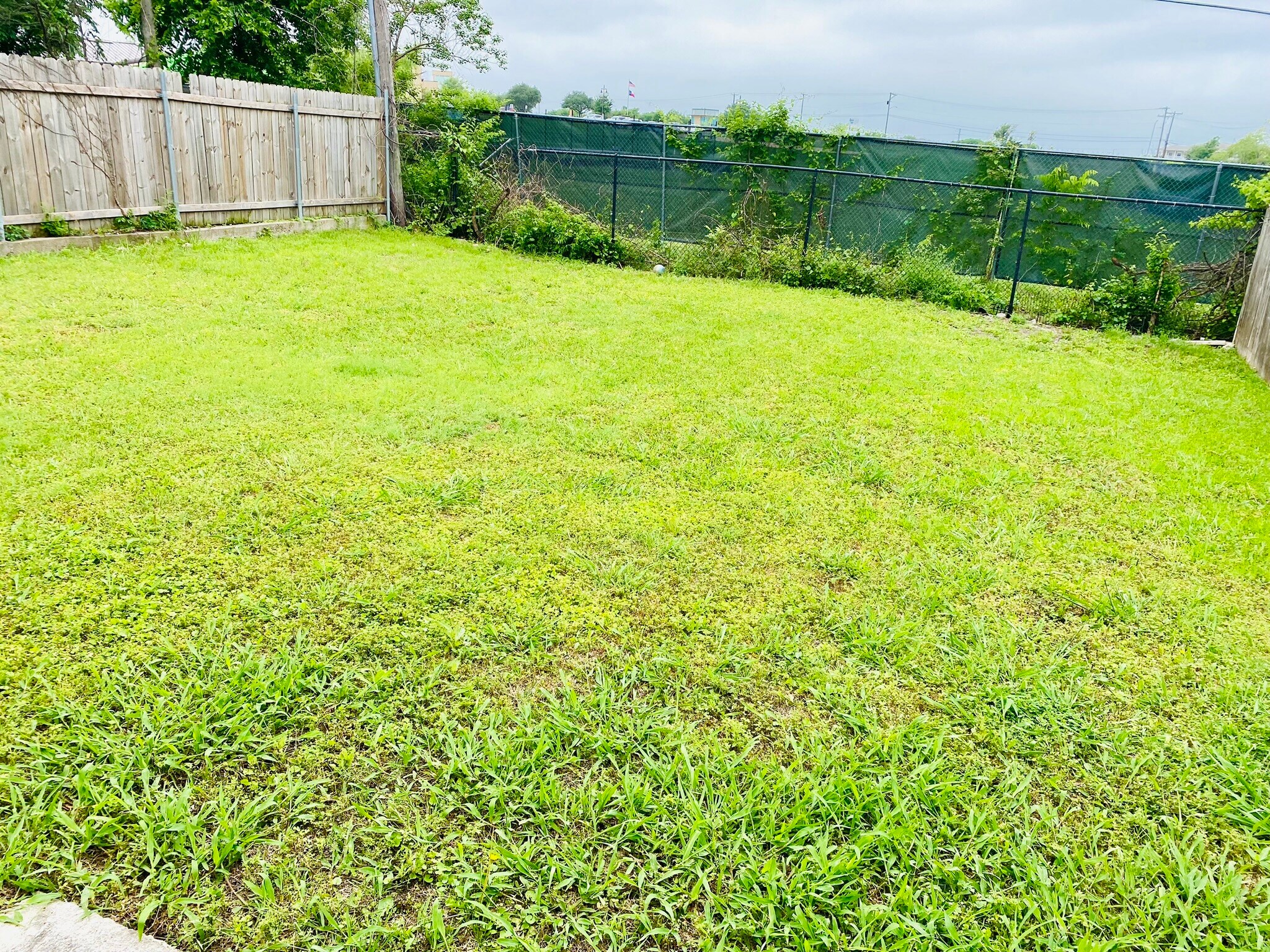 Large yard with privacy fence. No neighbors behind it. - 6748 Trail Lake Dr