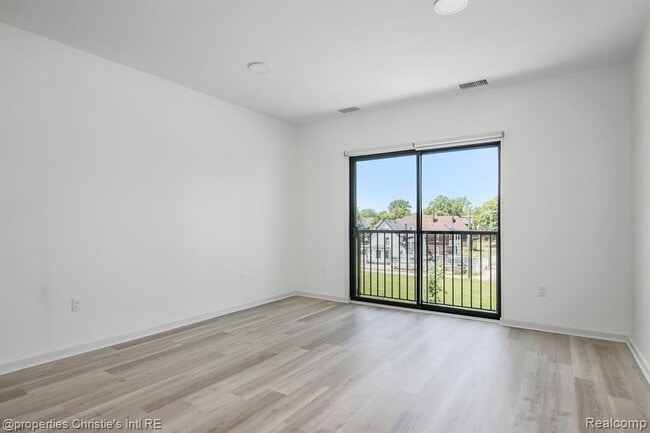 Building Photo - 7410 Kercheval Ave