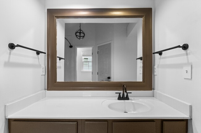 Building Photo - 6649 Speight Cir