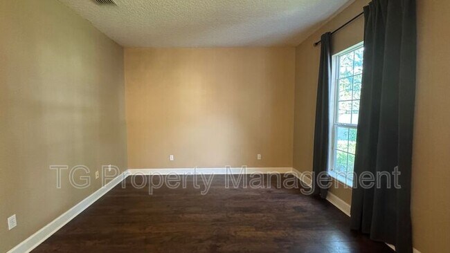 Building Photo - 614 Loire Ct