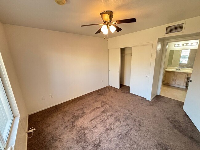 Building Photo - Darling Southwest one bedroom condo locate...