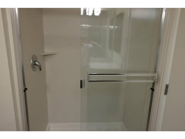 Building Photo - Modern Townhome Style Tri-level 2-BR, 2.5B...