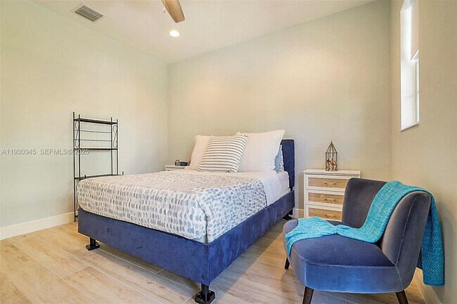 Building Photo - 140 Ocean Breeze Dr