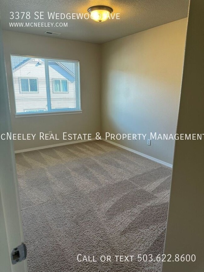 Building Photo - 3378 SE Wedgewood Ave