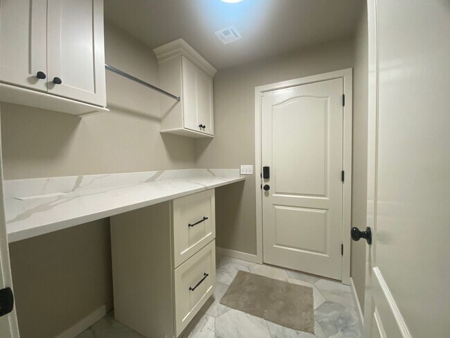 Building Photo - Jenks Schools! Prepare to fall in love wit...