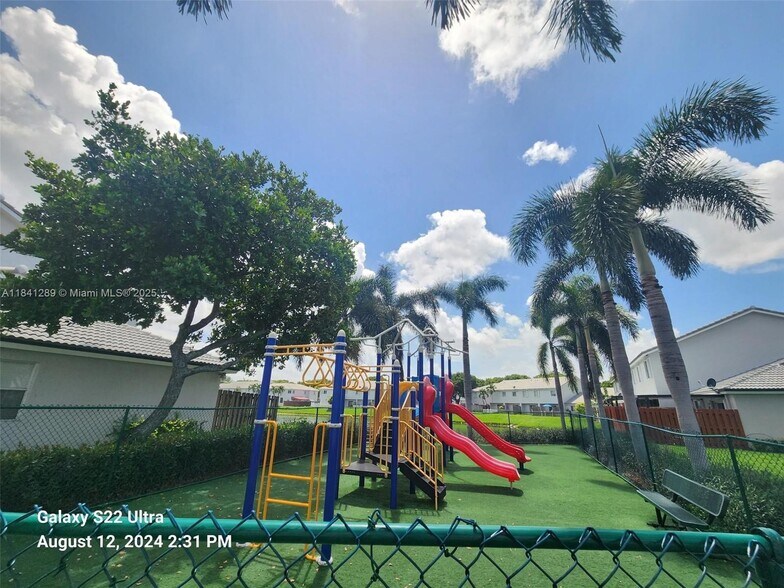 Building Photo - 12174 SW 143rd Ln