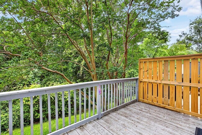 Building Photo - 8471 Yadkin Cir