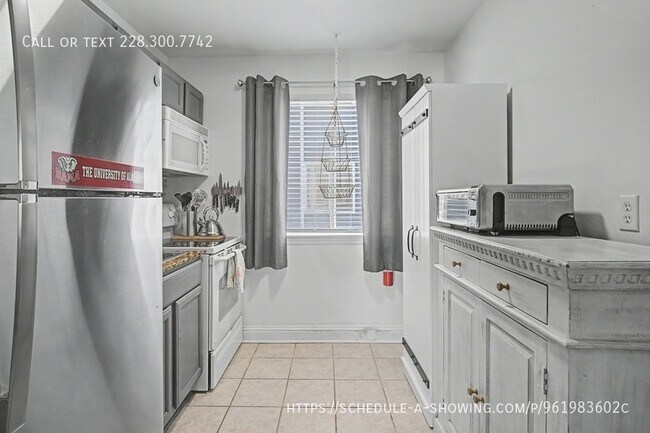 Building Photo - 1664 Beach Blvd