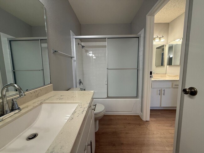 Building Photo - Clean and Spacious 3 Bedroom 1.5 Bath Townhouse Just Steps from Martial Cottle Park!