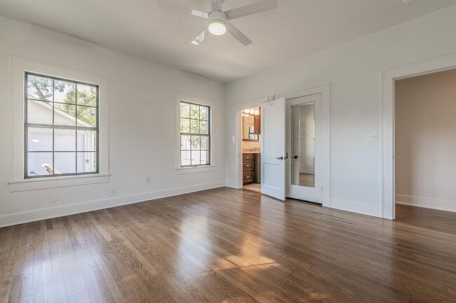 Building Photo - CHARMING and UPDATED 3/2 in The Cultural District