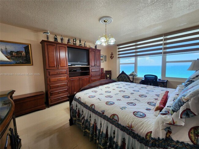 Building Photo - 3505 S Ocean Dr