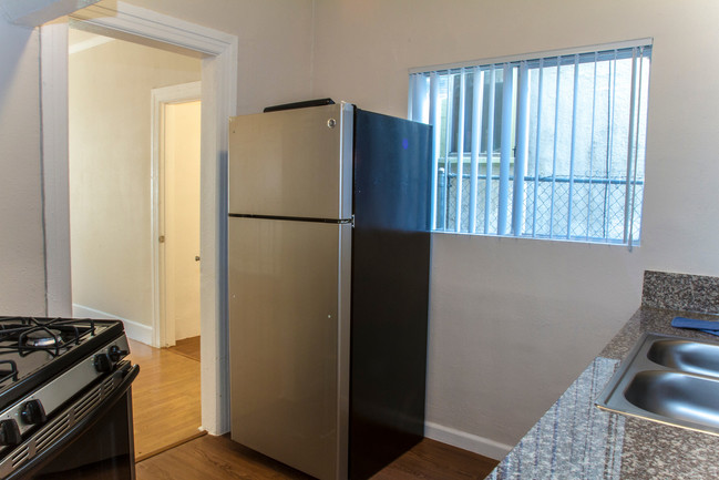 Interior Photo - 740 S Carondelet