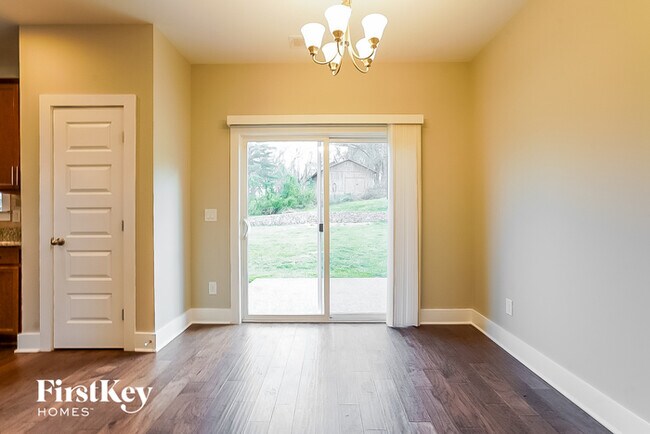 Building Photo - 357 Lola Ln