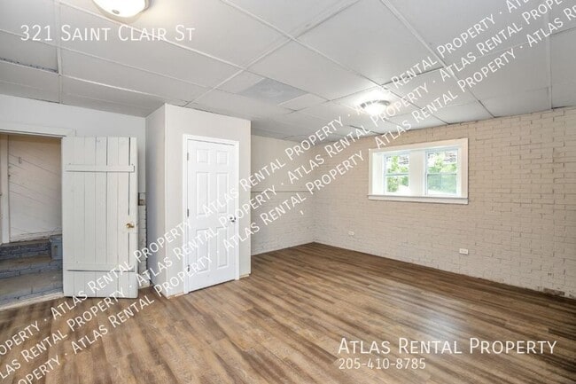 Building Photo - 321 St Clair St