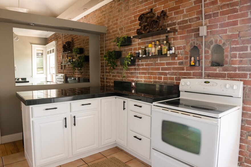 Kitchen 2 - 921 E 13th Ave, 5A