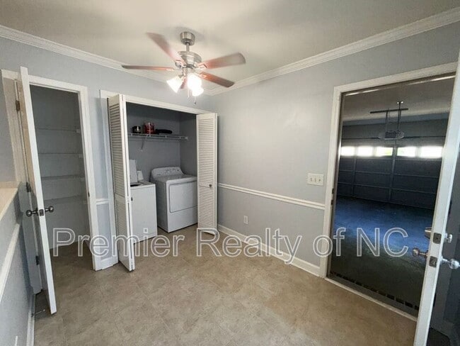 Building Photo - 605 Westpark Ct