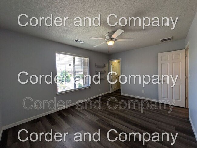 Building Photo - 317 Loma Linda Loop NE
