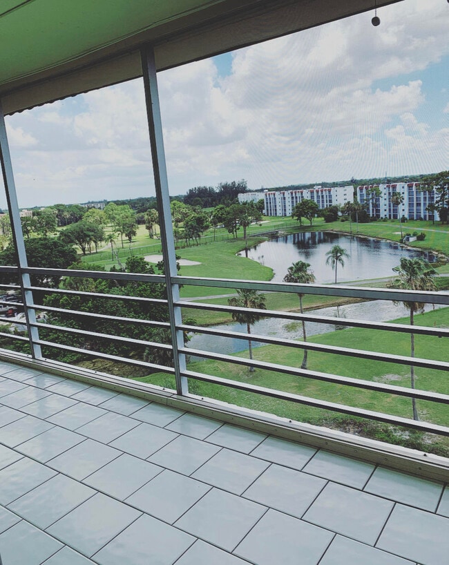 Building Photo - 3465 Via Poinciana