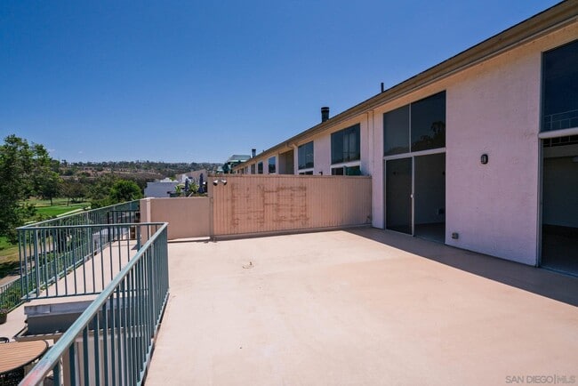 Building Photo - 2544 Navarra Dr