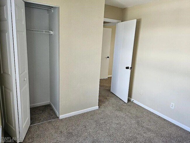 Building Photo - 6123 Lakefront Dr