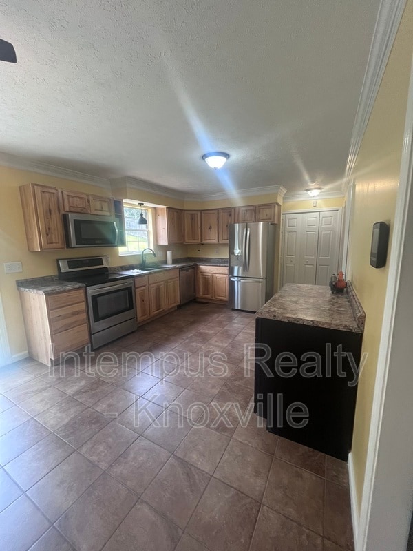 Building Photo - 7728 Chapel Bend Dr