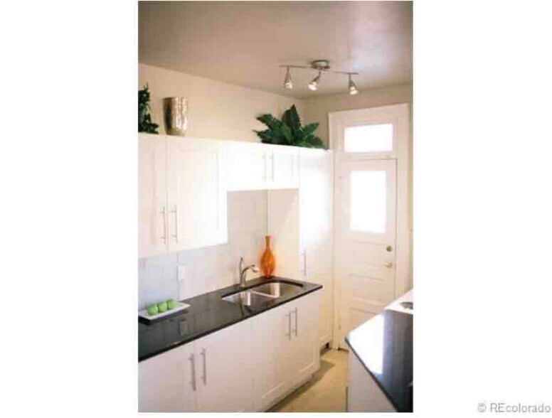 Building Photo - 1356 Pearl St