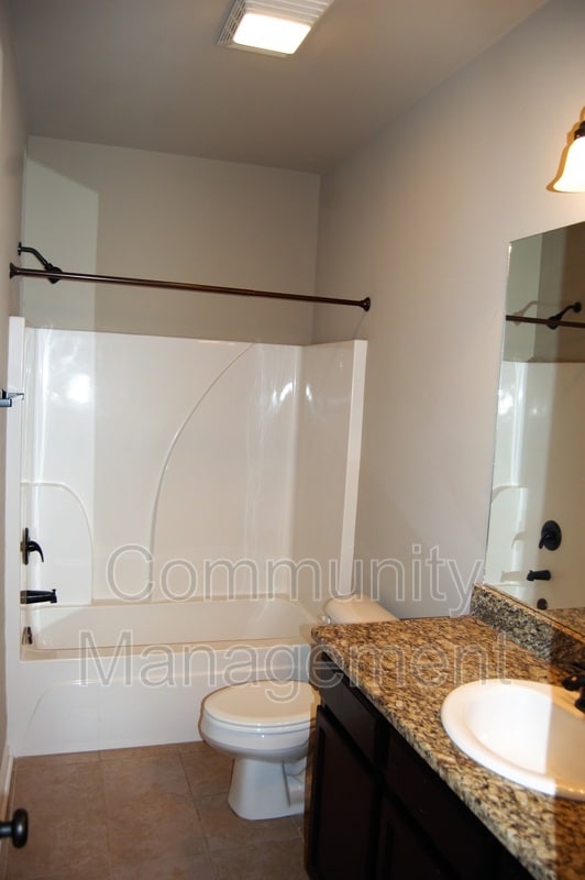 Building Photo - 828 Northbrook Dr