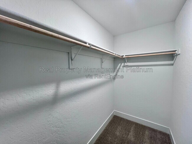 Building Photo - 10954 N Honeysuckle Dr